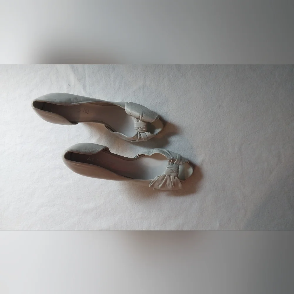 Aldo Vintage Heels - Picture 2 of 3